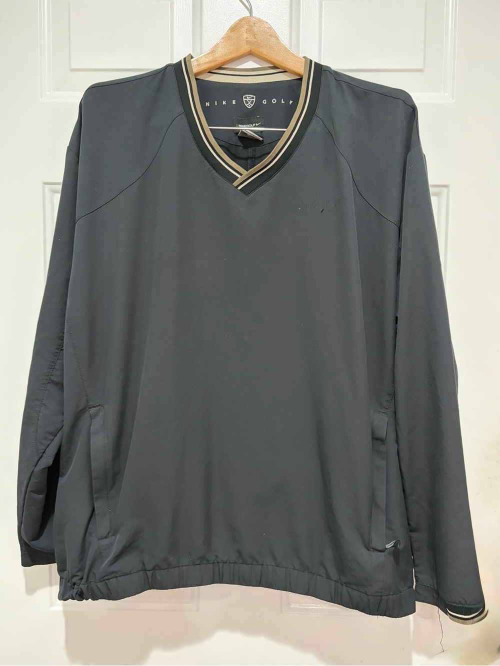Nike Golf Men's Black V-Neck Pullover Windbreaker, removed stitching*, XL